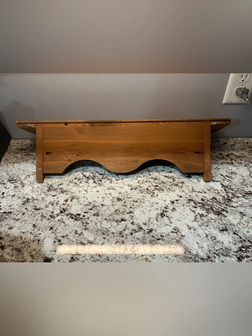 Vintage 1990s Rustic Wooden Wall Shelf – Scalloped Country Cottage Farmhouse
